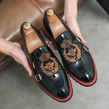 Мужские Модельные туфли для джентльменов, Удобные роскошные лоферы с вышивкой, 2023, Мужская повседневная обувь в итальянском стиле, Большие размеры 38-48